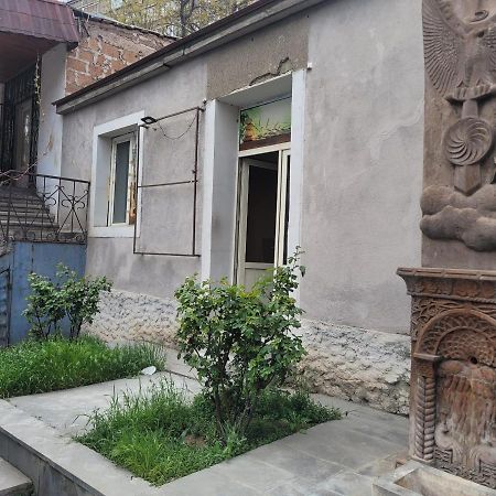 Guest House In The Small Center Ереван Екстериор снимка